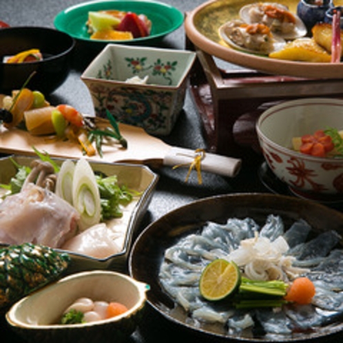 【ご夕食一例】 *旬の食材と毎月替わる日本料理。伝統と新趣が織りなす味に、日常を忘れて下さい。
