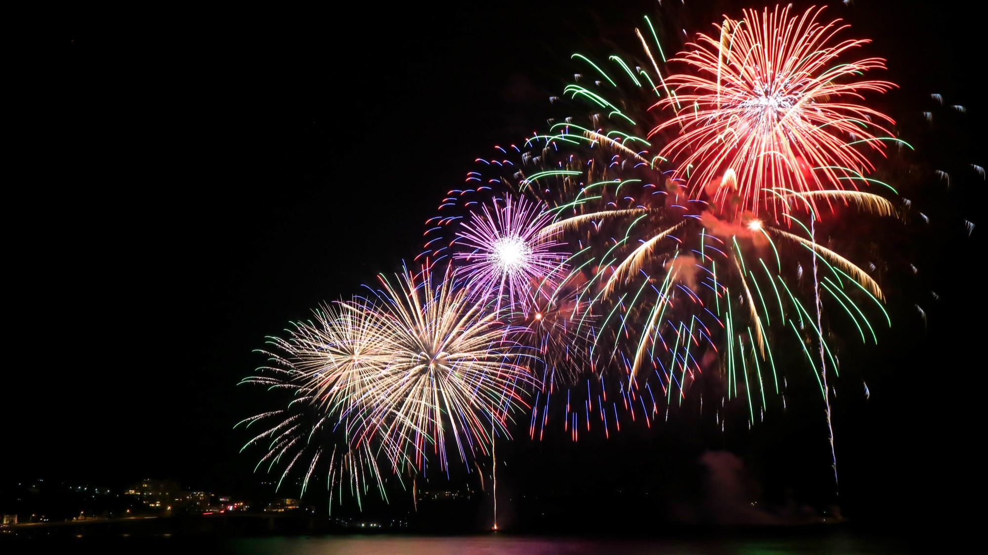 湯河原温泉海上花火大会