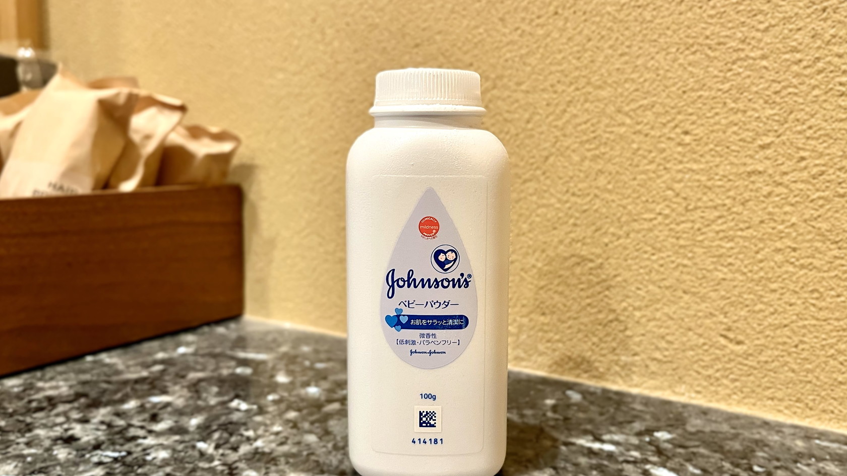 大浴場内脱衣所にベビーパウダーをご用意しております。