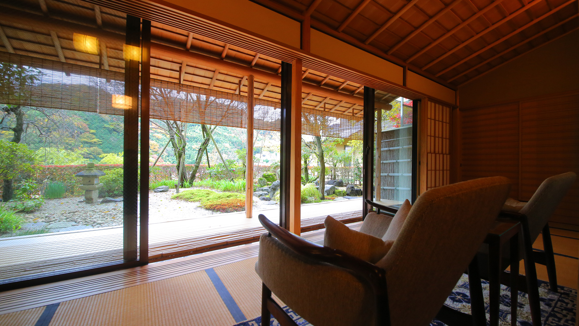 【貴賓室｜S】源泉内湯◆踏込＋庭園付10畳＋8畳＋広縁（74平米）