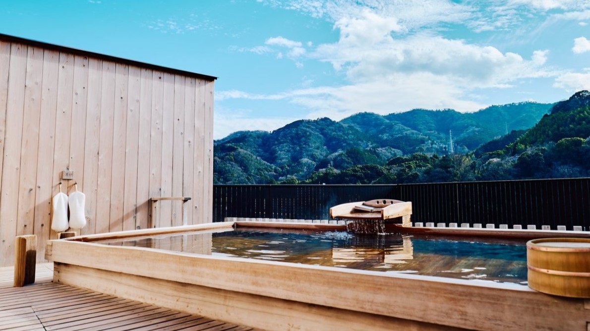 【屋上貸切露天風呂】15：00～24：00／6：00～9：00＊空いていればご自由に入れます。