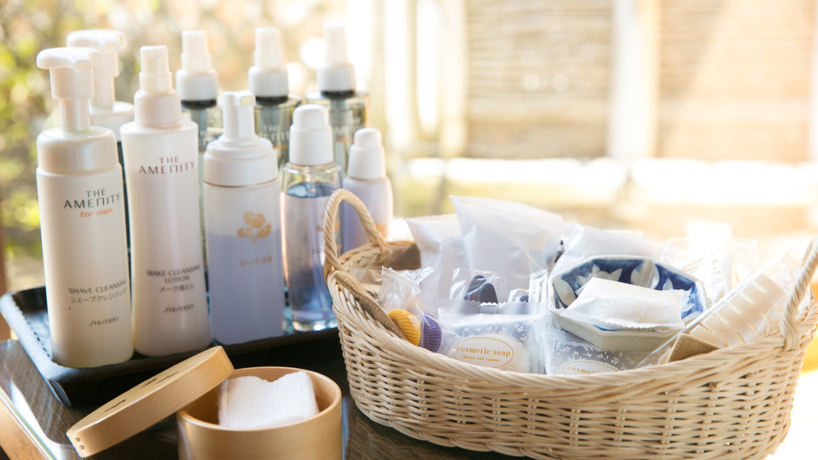 【アメニティ】化粧水・乳液・メイク落とし・洗顔などのスキンケアグッズ以外にも、各種ご用意。