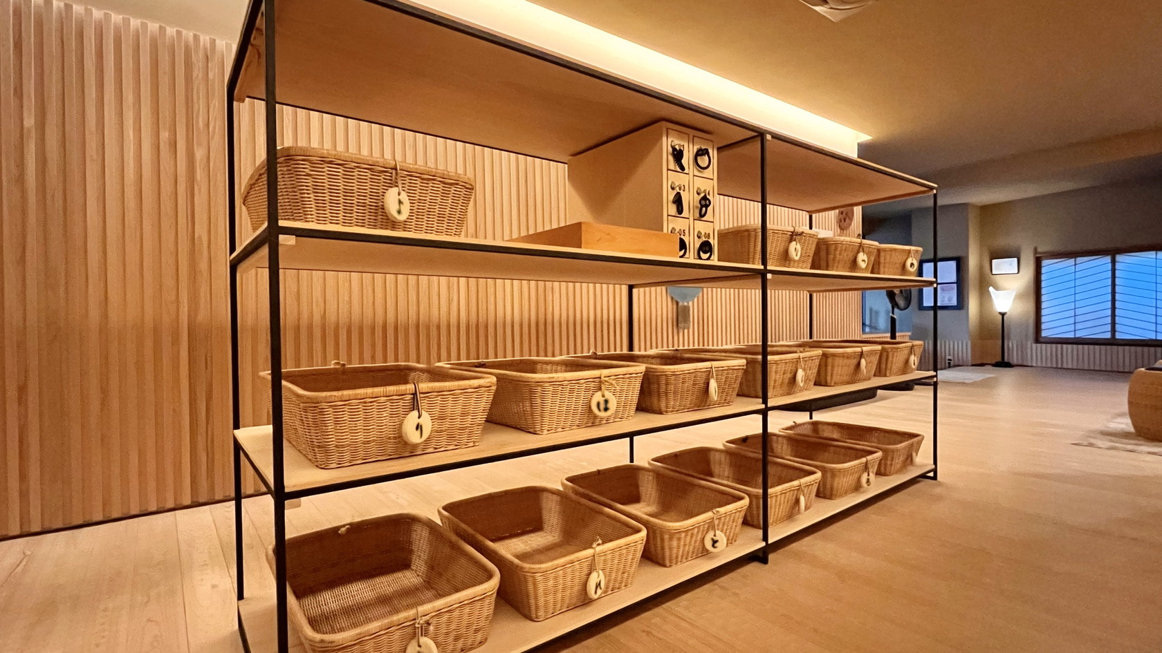 大浴場の脱衣所には、鍵付きロッカーもございます。ご貴重品はこちらにお預けください。