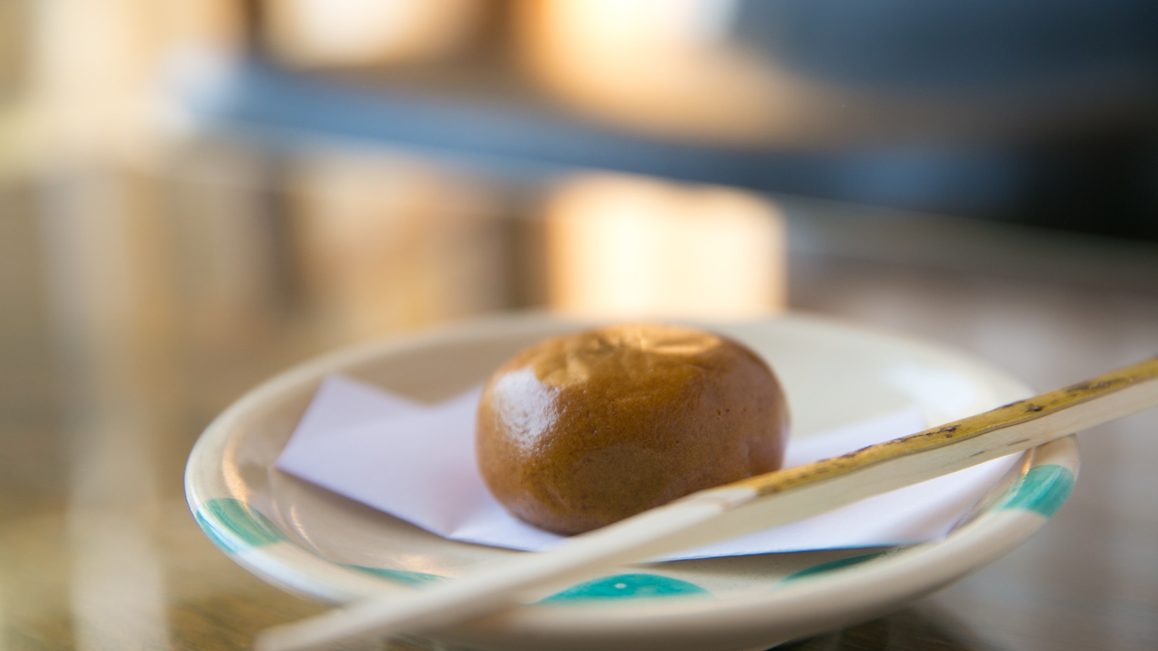 ご到着時のお菓子は、夏は冷たいものを、冬は温かいものをご用意しております。