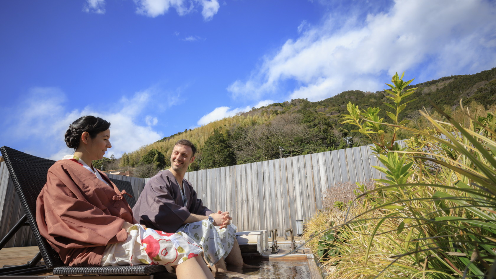 【ルーフトップテラス】景色を見渡しながらルーフトップテラスでのんびり足湯はいかがですか