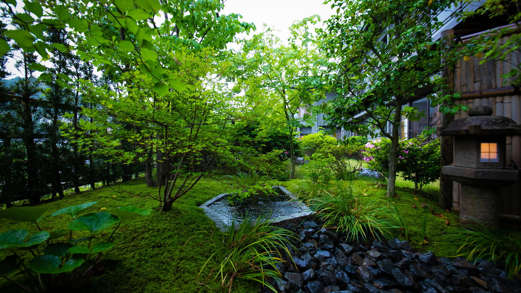 静かでゆったりとした時間の流れる庭園