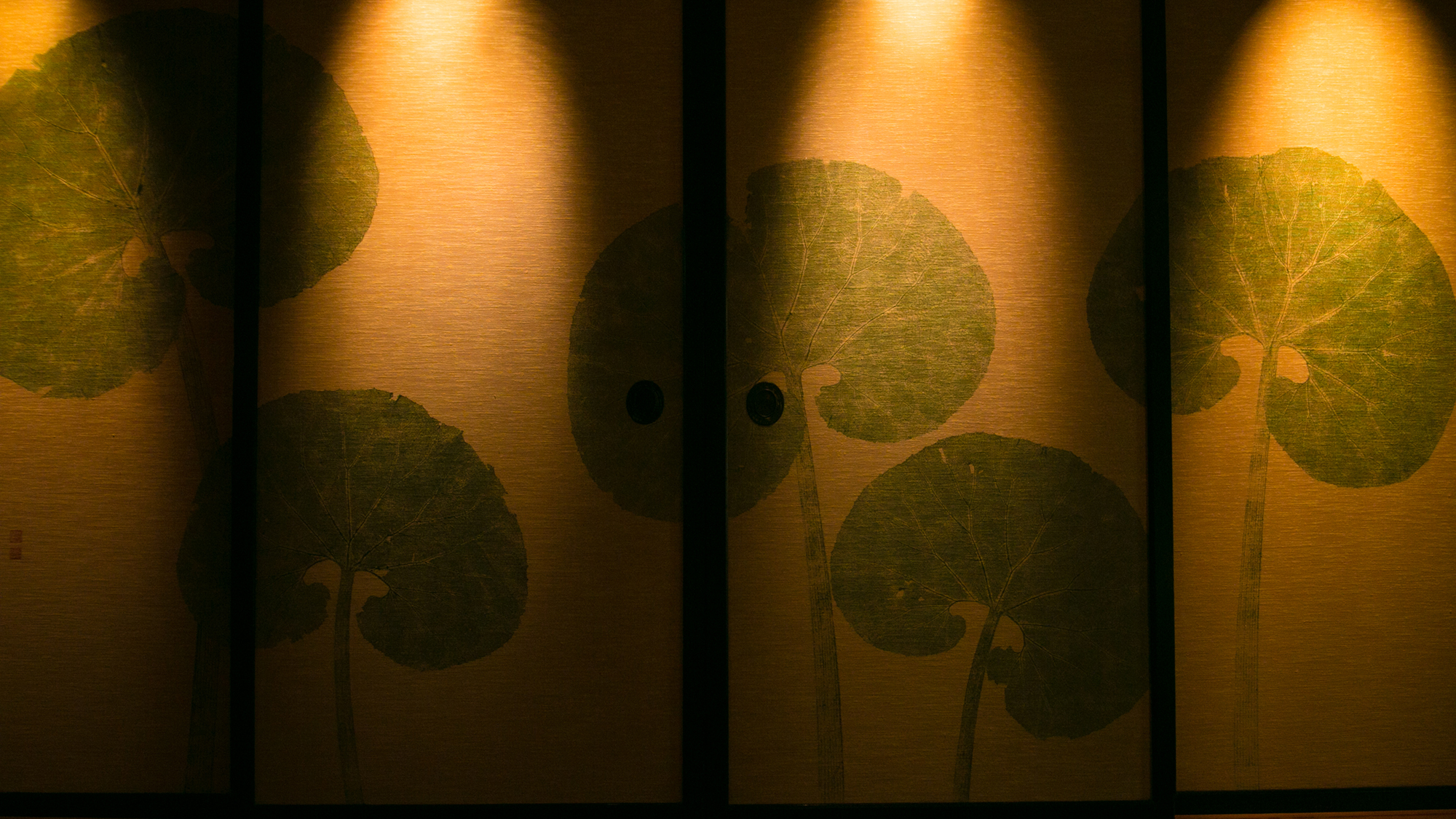 ふきの葉の意匠が迎える和のしつらえ