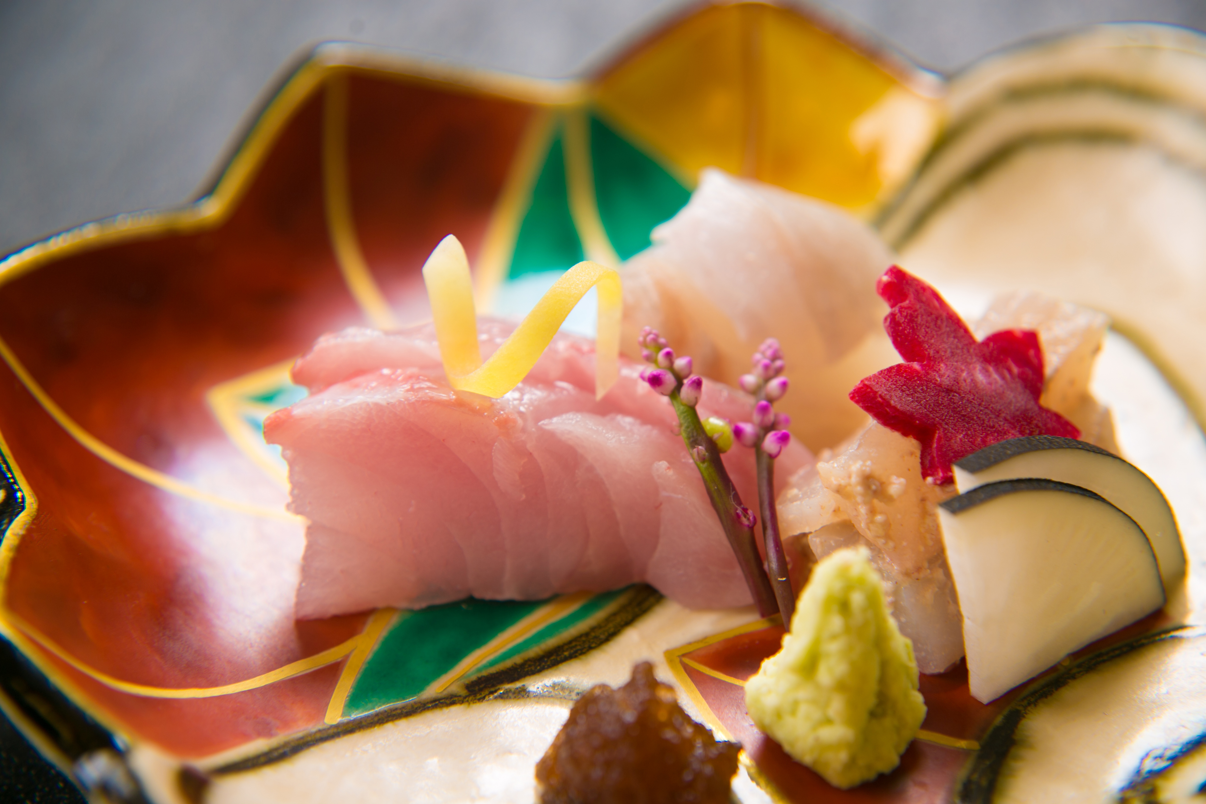 新鮮な海の恵みを、美しく盛り込んだお造り