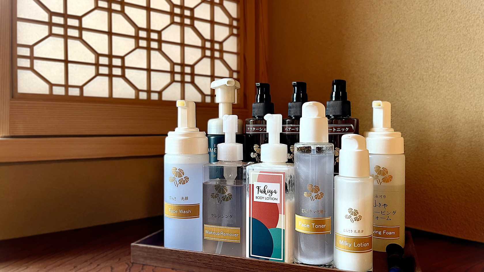 メイク落とし・化粧水・乳液など、アメニティー類もお部屋の洗面台にご用意しております。