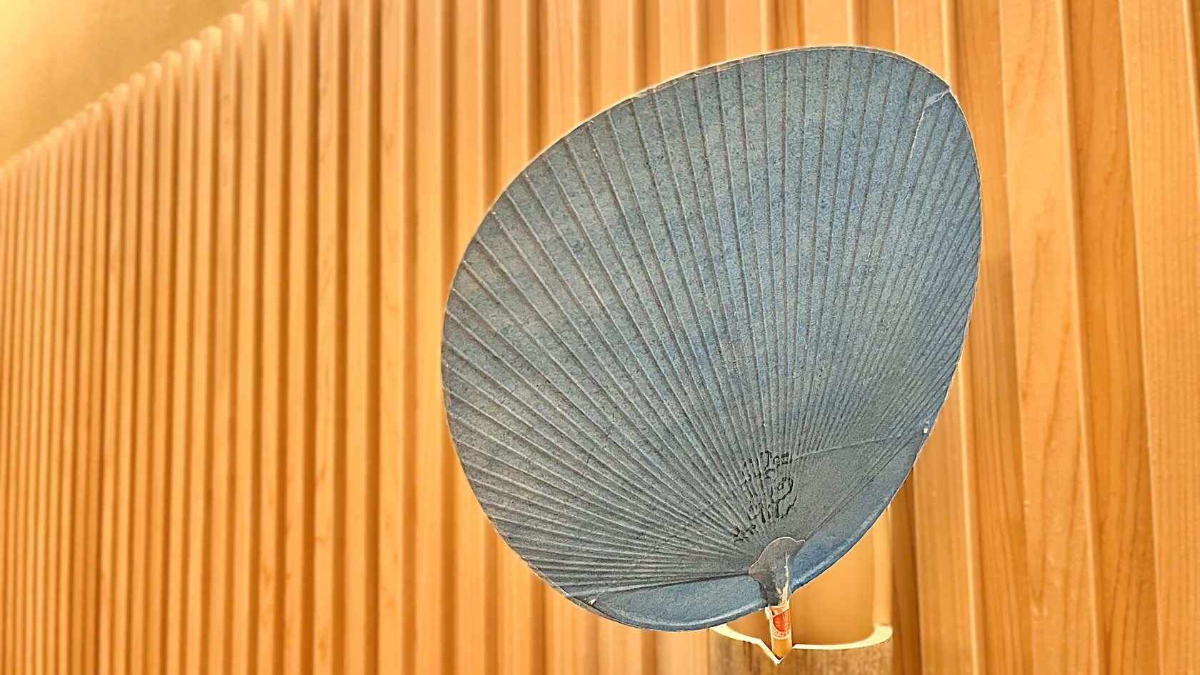 湯上がり後は、うちわでお涼み下さい