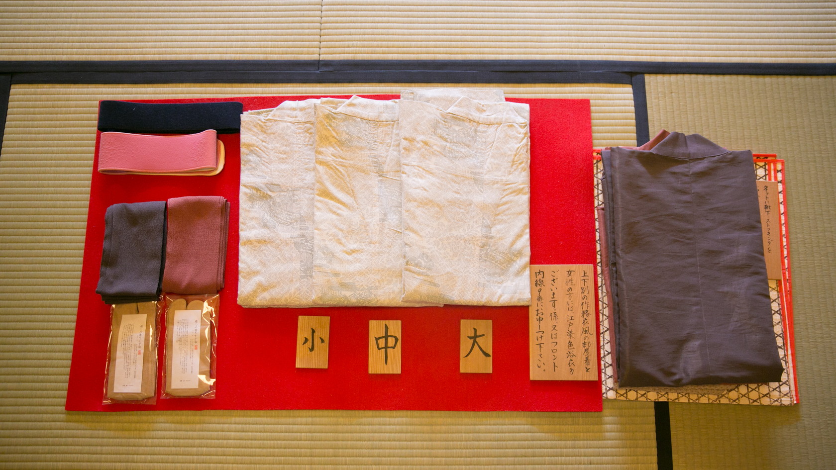 【アメニティ】浴衣＆作務衣風部屋着。客室の浴衣もあらかじめ大、中、小の3サイズご用意しております