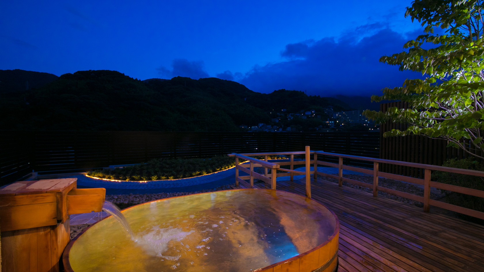 【3階貸切展望露天風呂】15：00～24：00／6：00～9：00＊フロントにてご予約承ります。