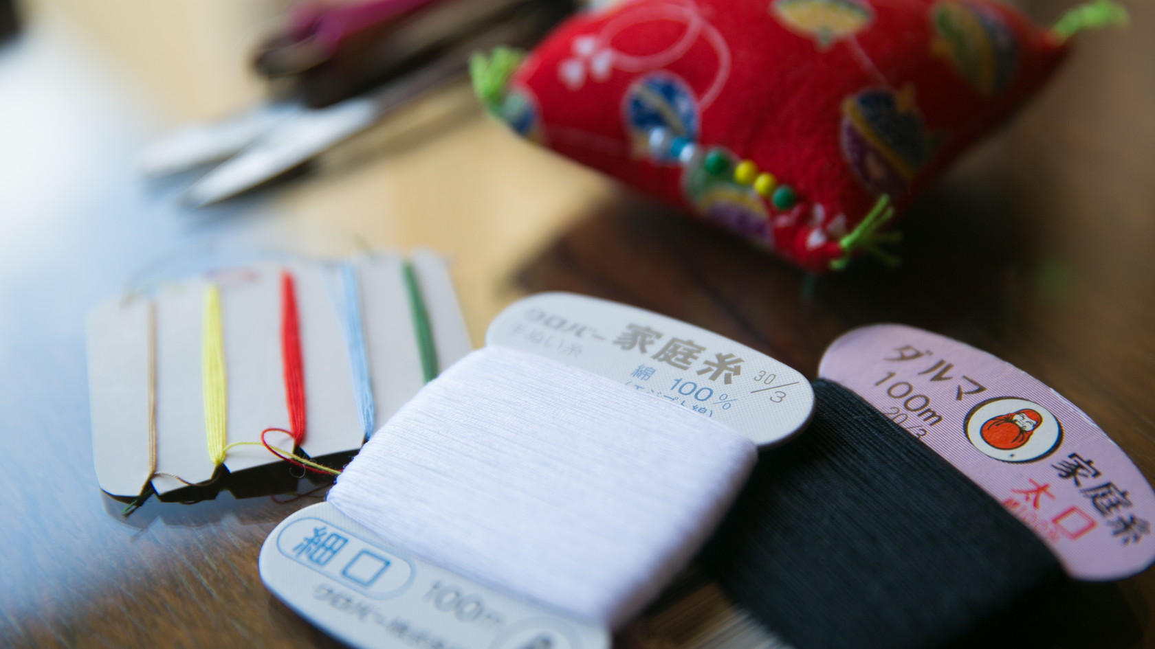 【アメニティ】裁縫セット。急に洋服の糸がほつれた時などにご利用ください。