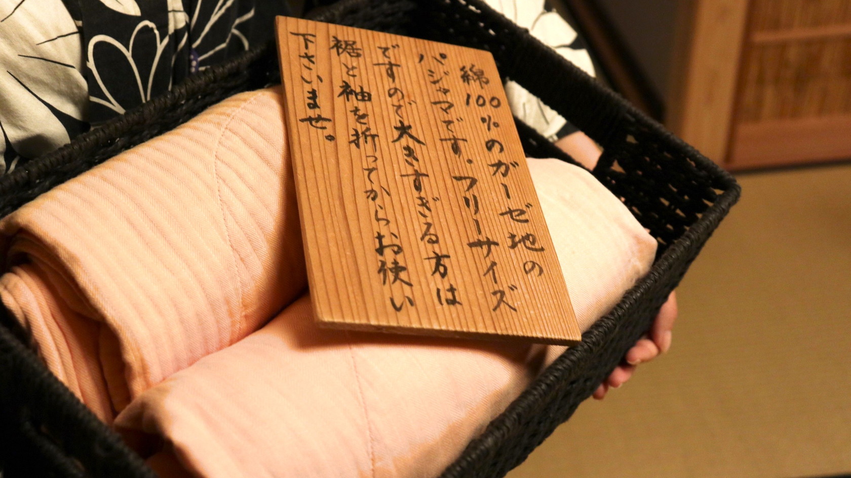 綿100%ガーゼ地のパジャマもご用意しております。フリーサイズとなっております。