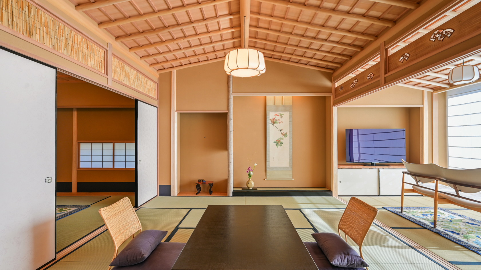 【特別室｜Y】主室の天井は北山丸太を使った舟底天井