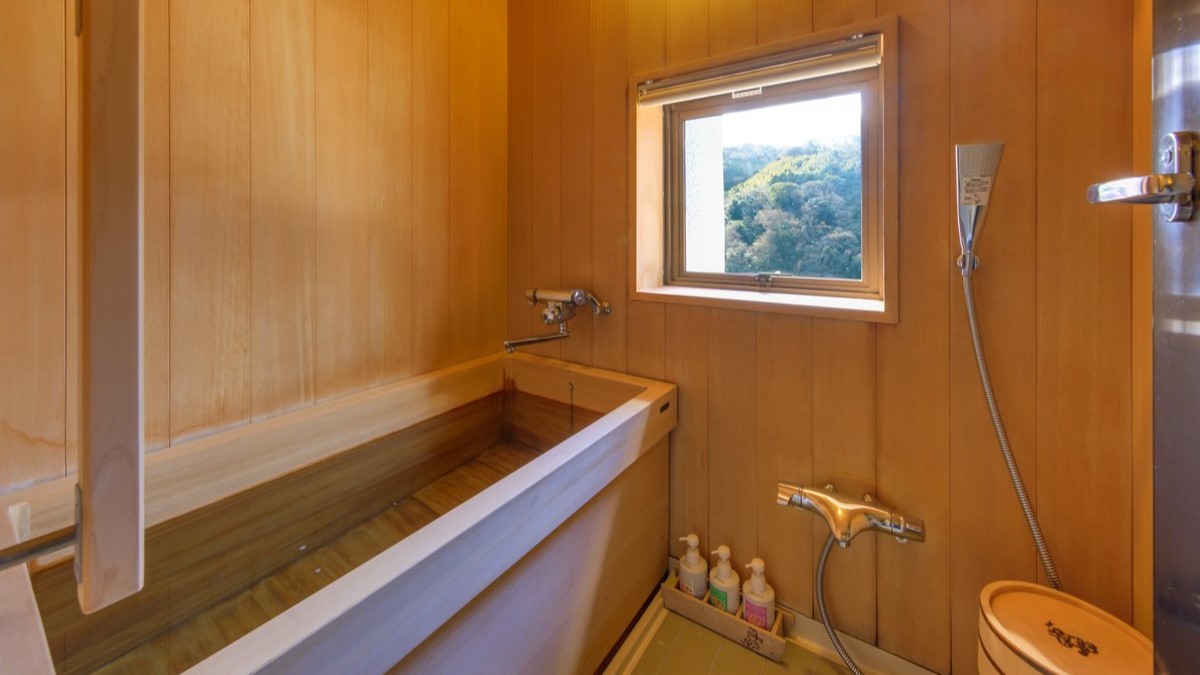 【標準客室｜C】檜の内風呂＊温泉ではございません