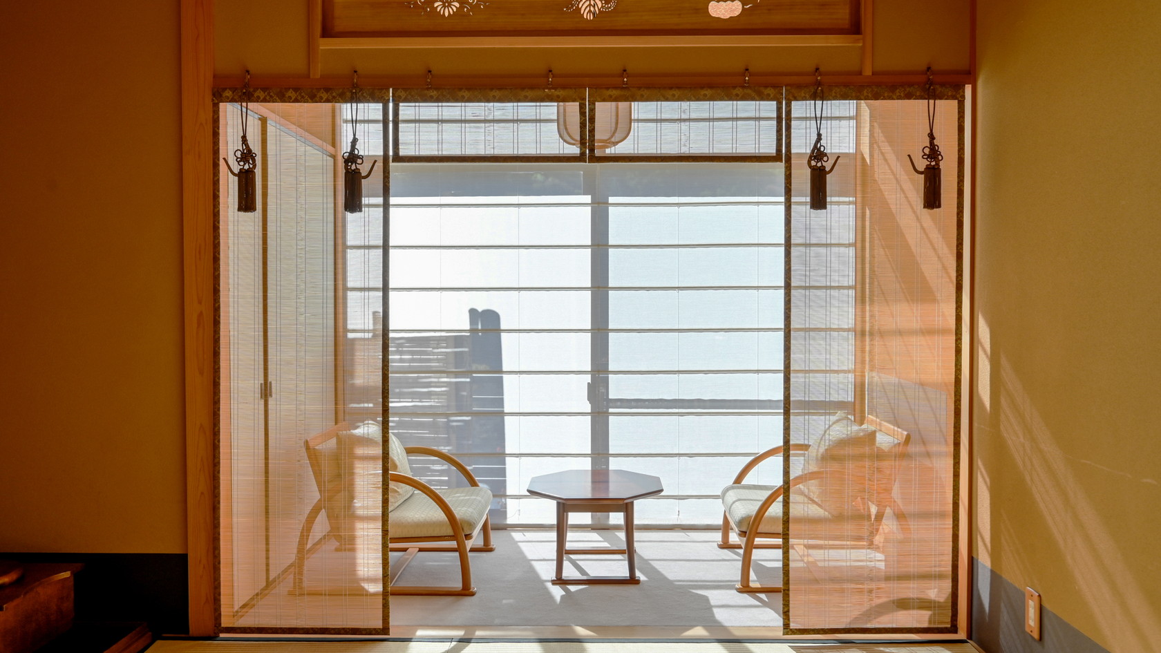 【標準客室｜D】檜の内風呂◆踏込＋和室10畳＋広縁（32平米）405号室