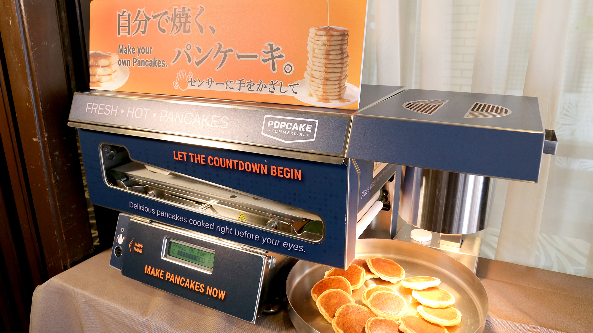 ■朝食バイキング■デザートには出来立てのパンケーキ。専用マシンでどなたでも気軽に作れます。