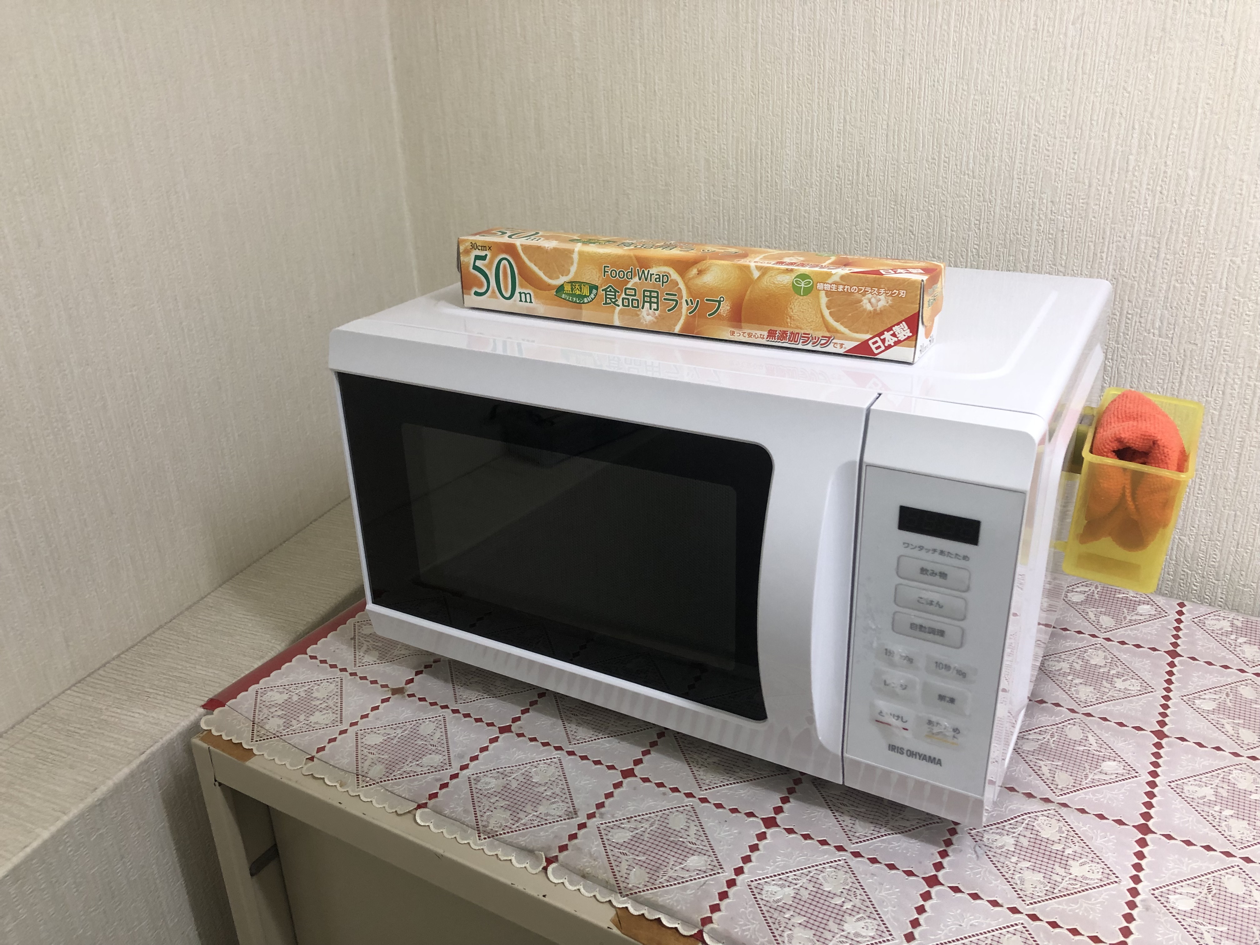 電子レンジ　4階の給湯室内にございます。