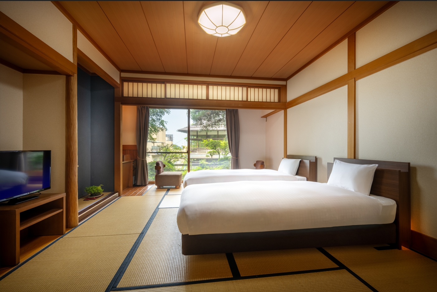 リピーターに人気　ベッド和室　禁煙