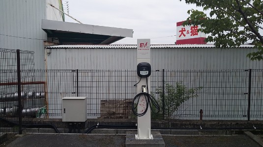 電気自動車スタンドも1台ございます。