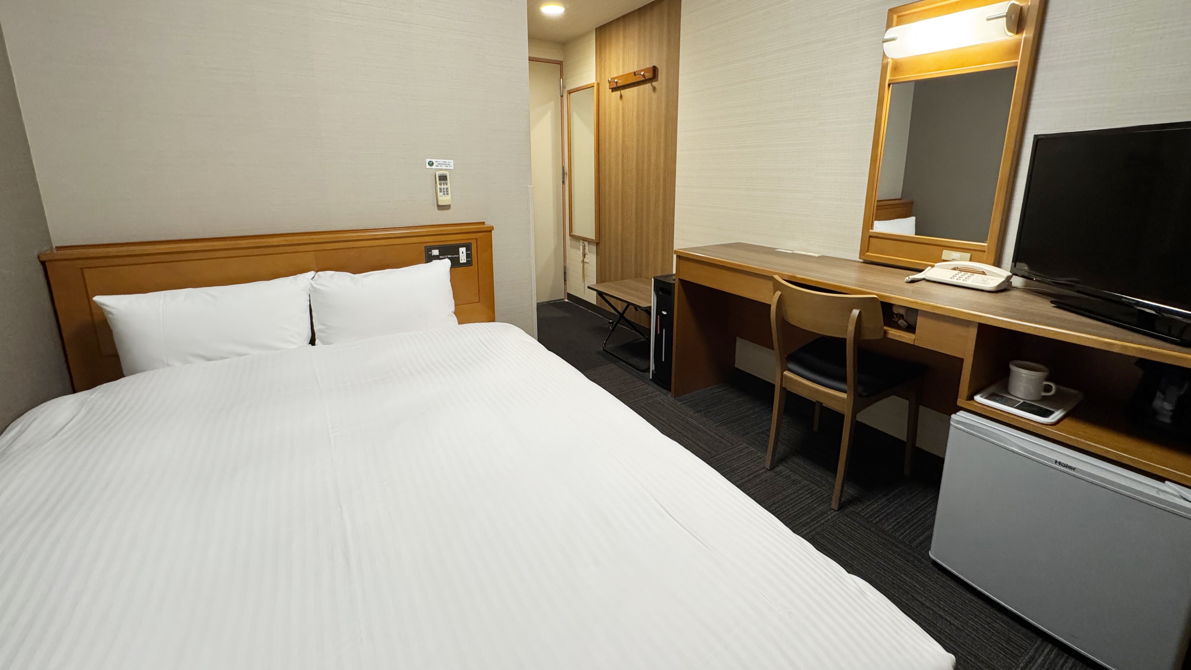 スタンダードセミダブルルーム1