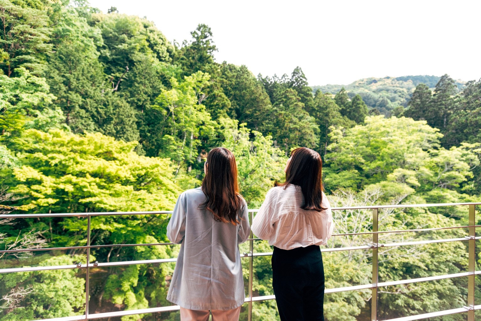 迷ったら欲張り絶景♪【４階・５階】半露天風呂温泉＆テラス＋和ベッド付き客室◆レイトアウト１０：３０◆