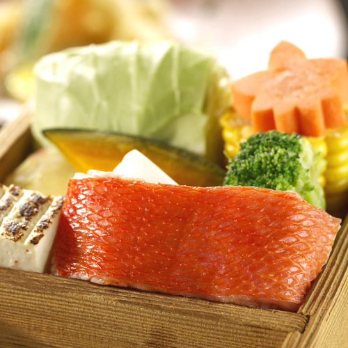 Steamed golden-eyed snapper