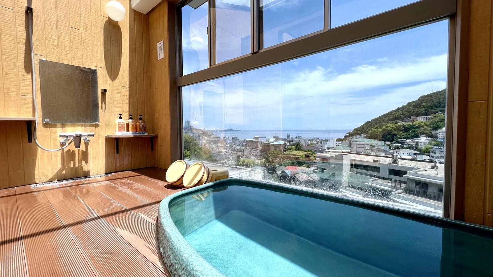 眺望の良い屋上貸切露天風呂　海、山、熱海市内がご覧頂けます。
