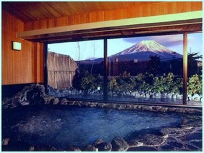 大浴場からも雄大な富士を御覧頂けます
