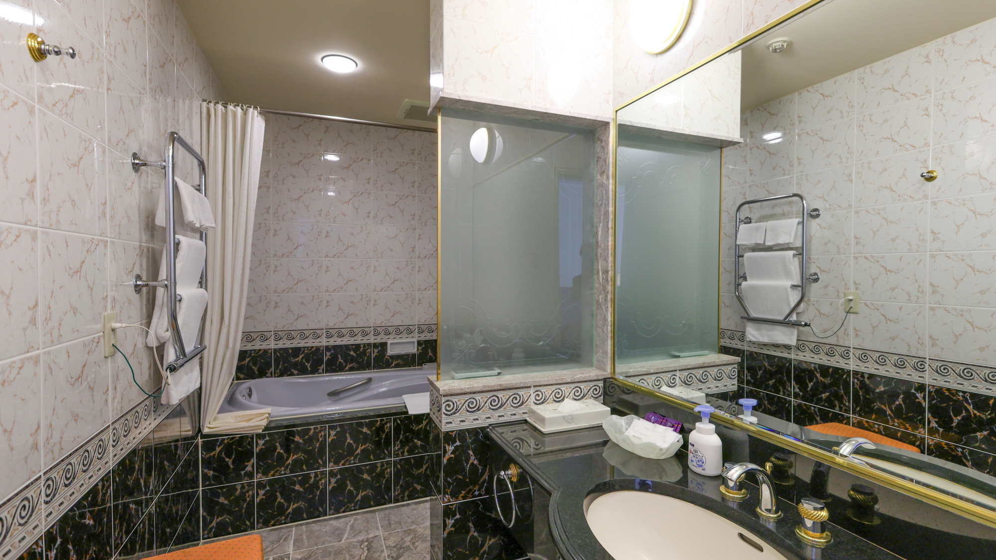 スィートルーム 2ベッドルーム バスルーム