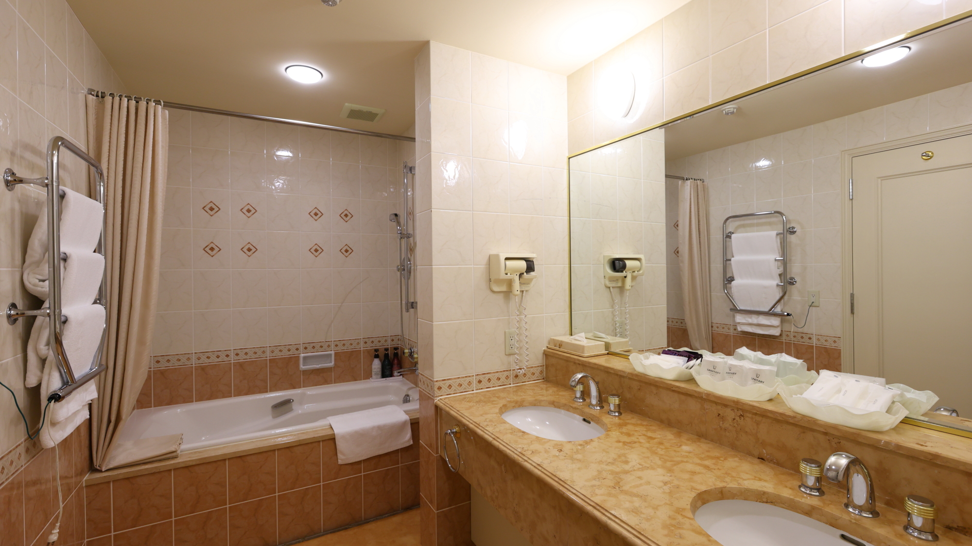 スィートルーム 3ベッドルーム バスルーム