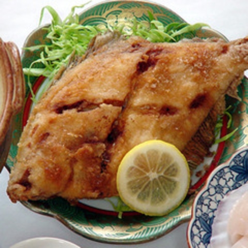 好評　魚のから揚げ