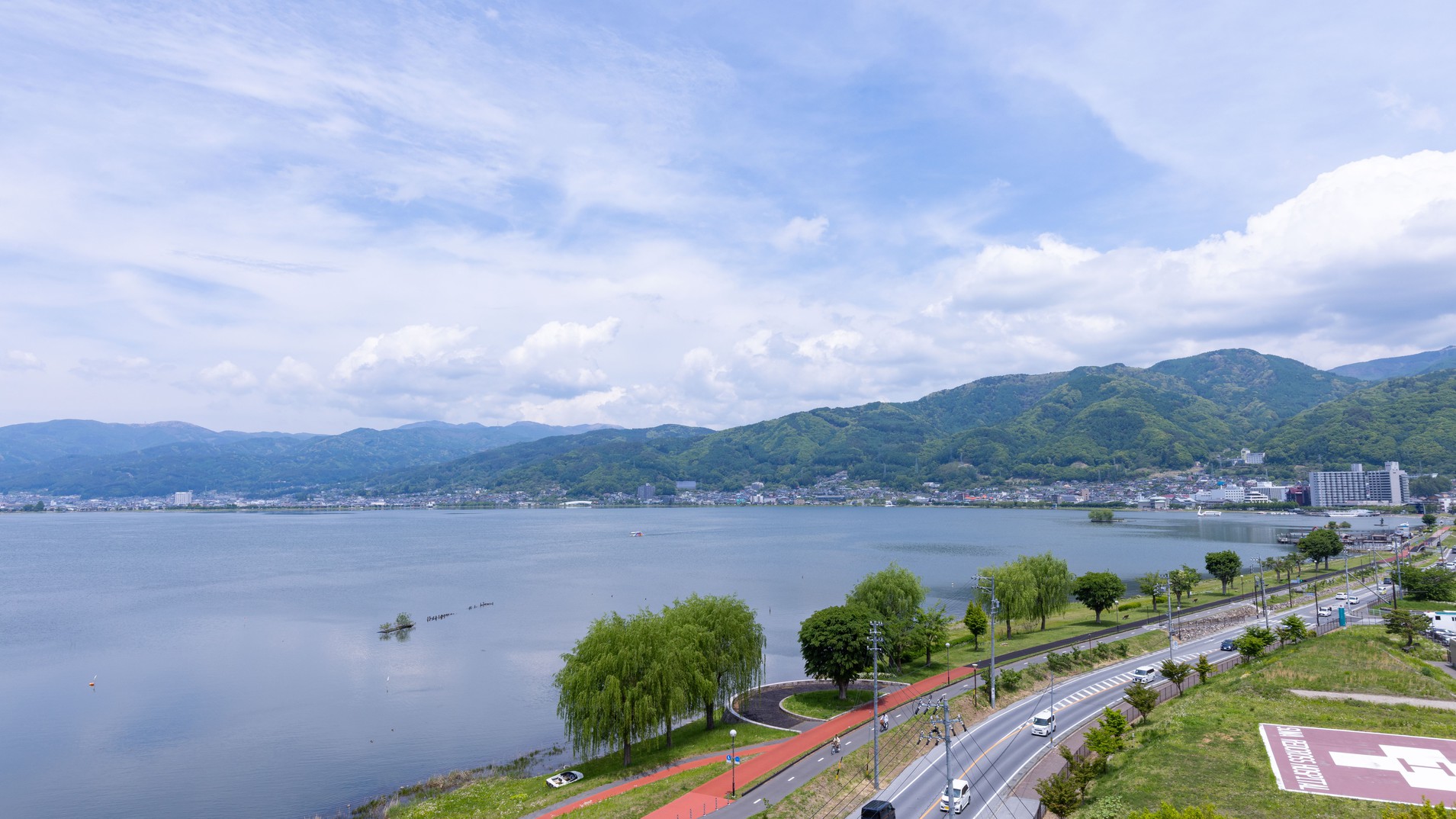 眺望は諏訪湖初島方向の眺望(夏は花火が見えます)