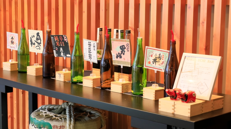 【日本酒バー「KAKU-UCHI」】ロビーでちょっとずつ、おいしい日本酒を飲み比べて♪