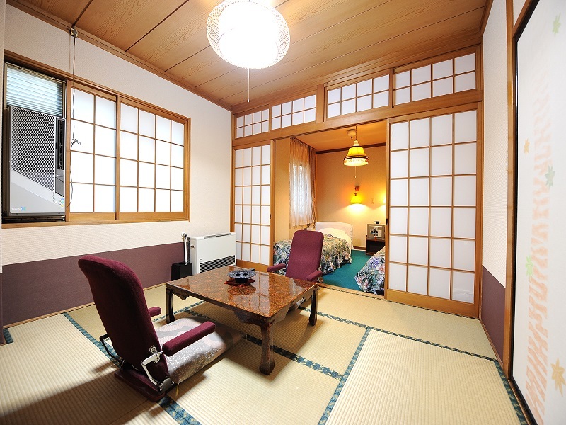 [Relaxing Japanese-style room and comfortable room with bed] Annex Japanese-style room 6 tatami mats + Western-style room 6 tatami mats