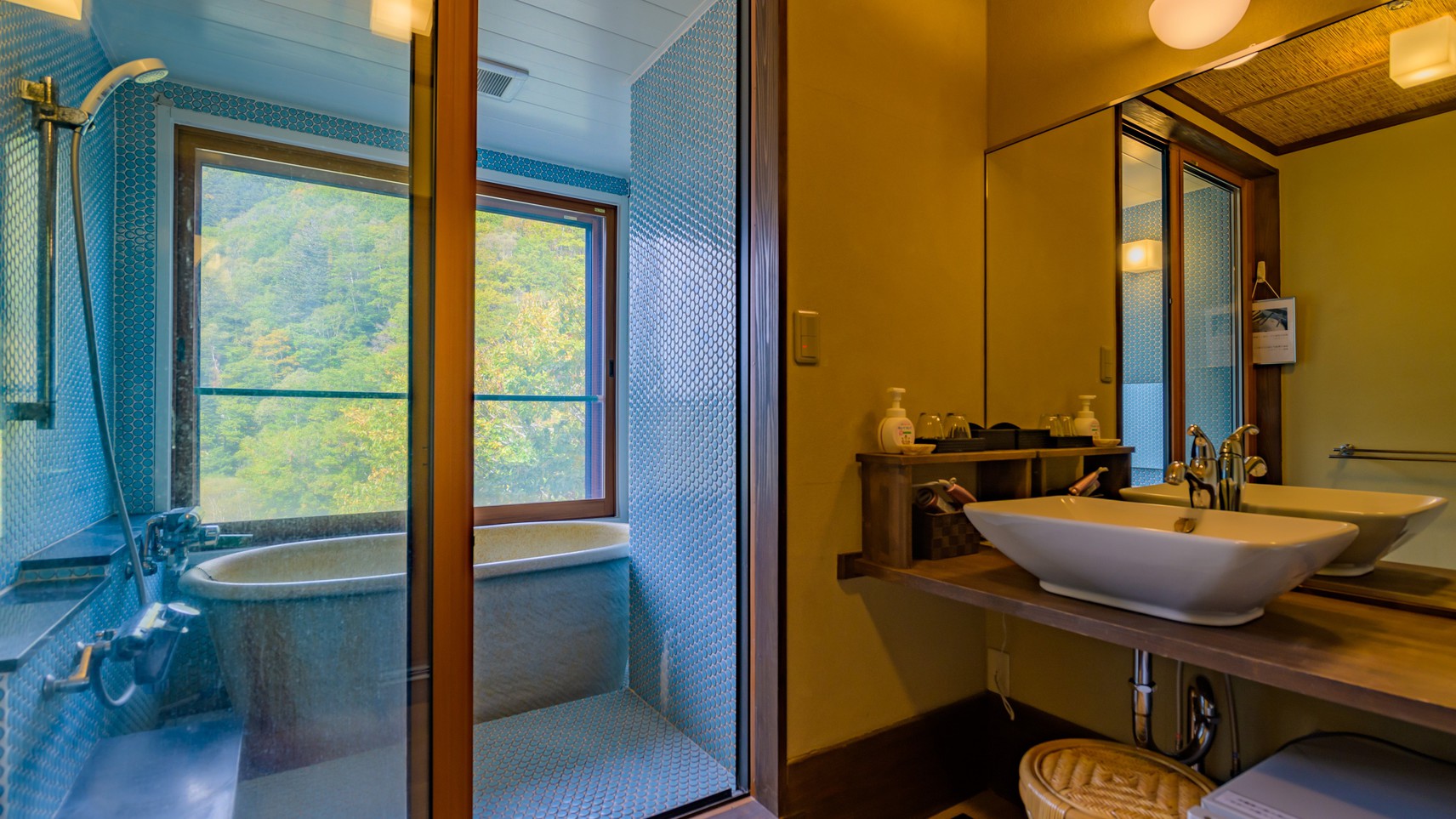 ■和モダン客室　開放感あふれる温泉付き風呂