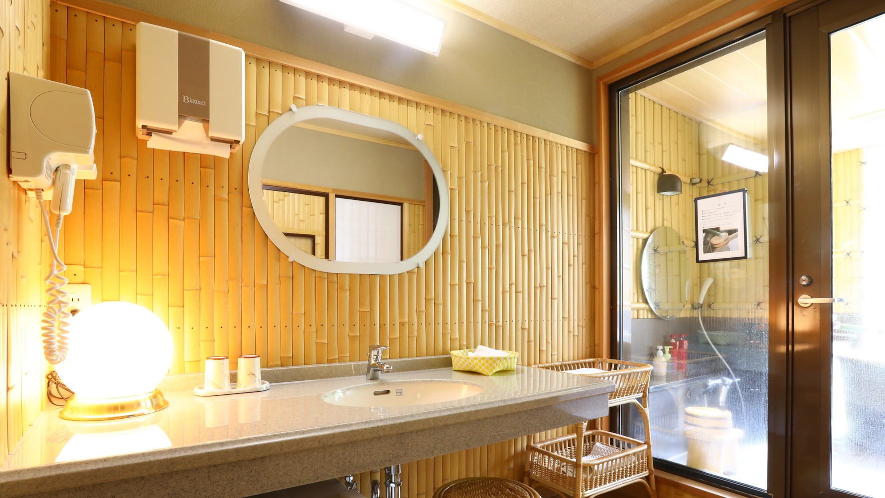 ■竹の間　明るく広く使いやすい洗面スペース