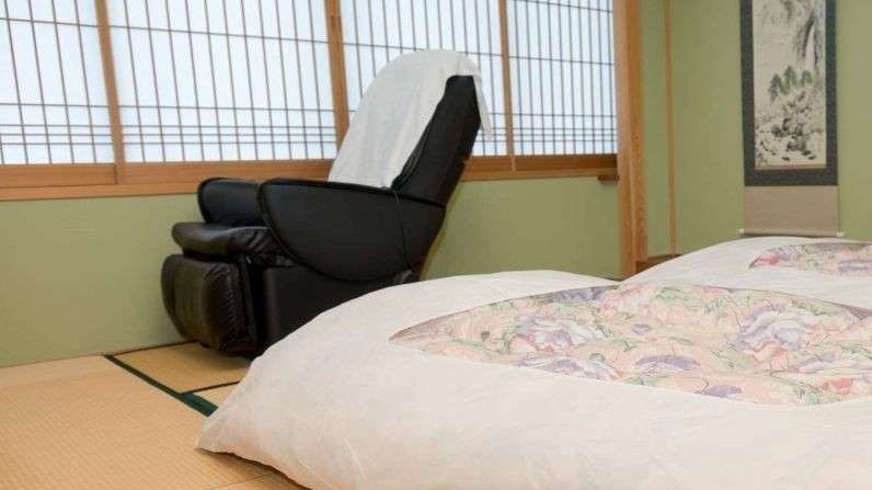 ■お部屋にマッサージチェアを備えております（和モダン、竹の間を除く）