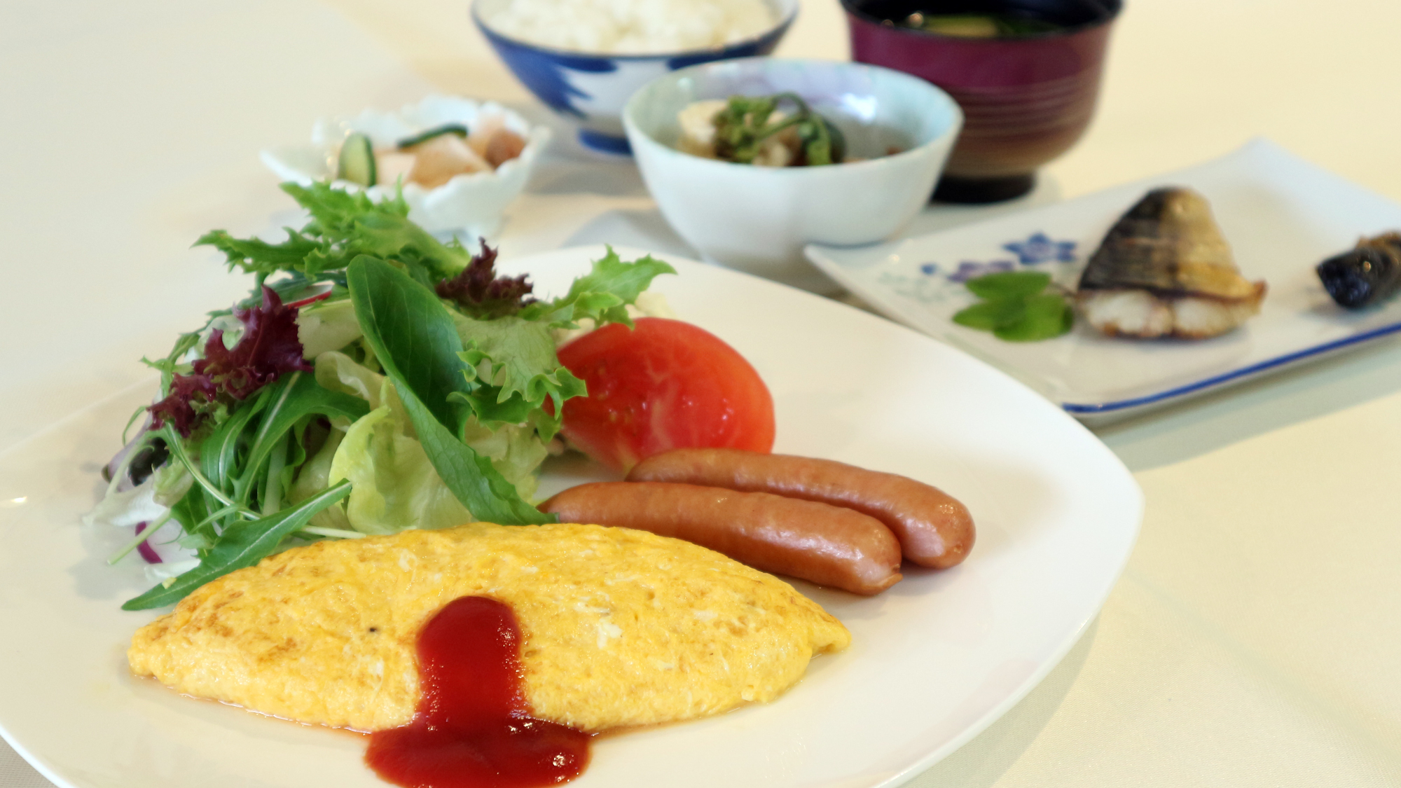*【朝食一例】ボリュームたっぷりの朝食で、朝から元気いっぱいお過ごしください。