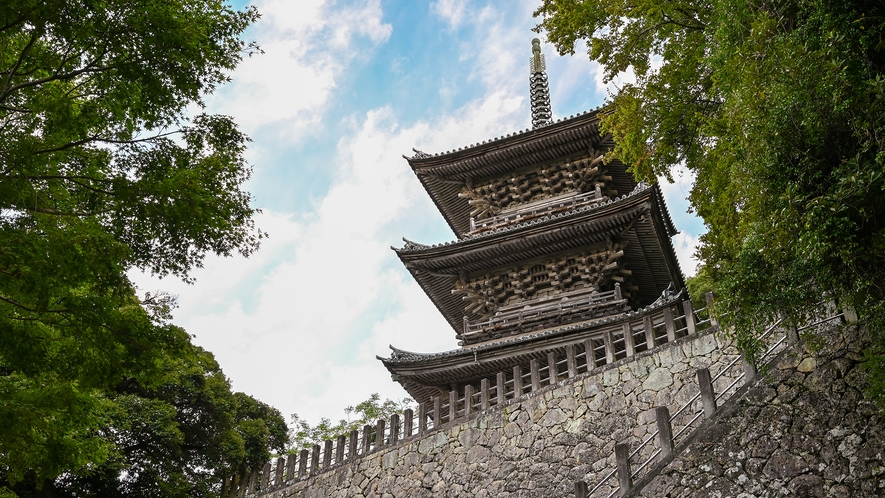 *【清水寺】杉木立の静寂の中、1400年もの歴史を今もなお残っています。