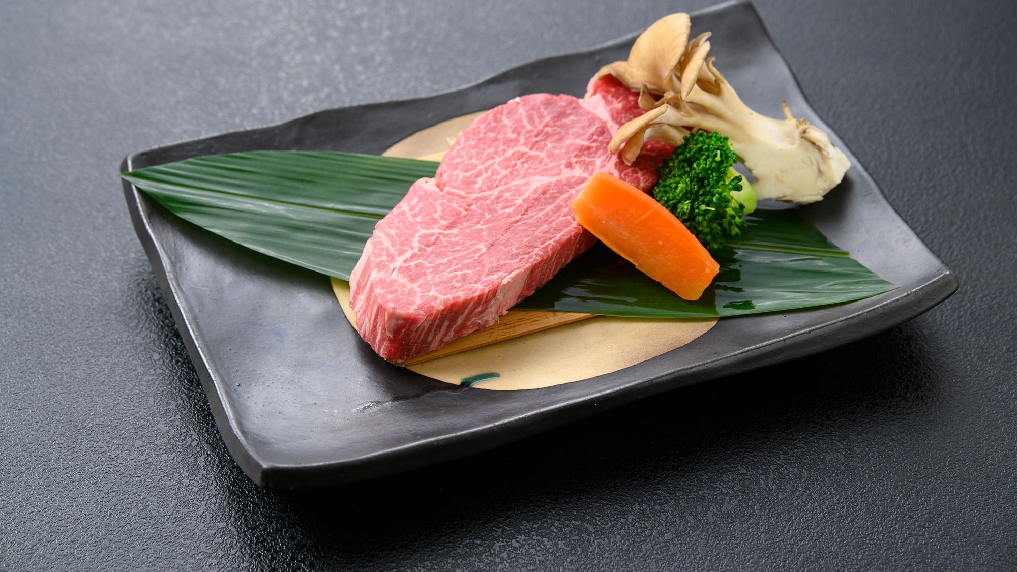 【特選会席】黒毛和牛のフィレ肉ステーキと四季の味覚を堪能（1泊2食）