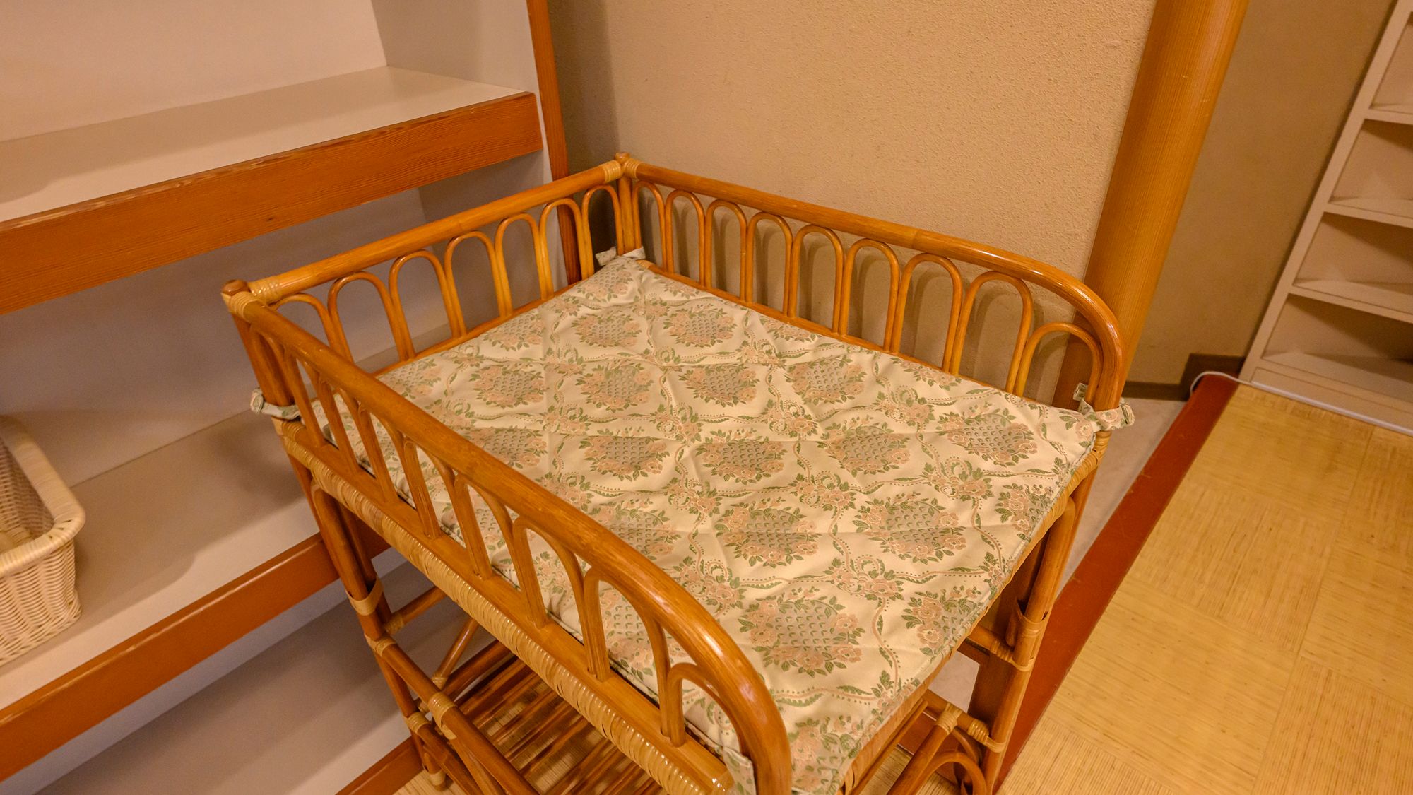 赤ちゃん連れのご家族も安心。脱衣所におむつ替え台をご用意しています。