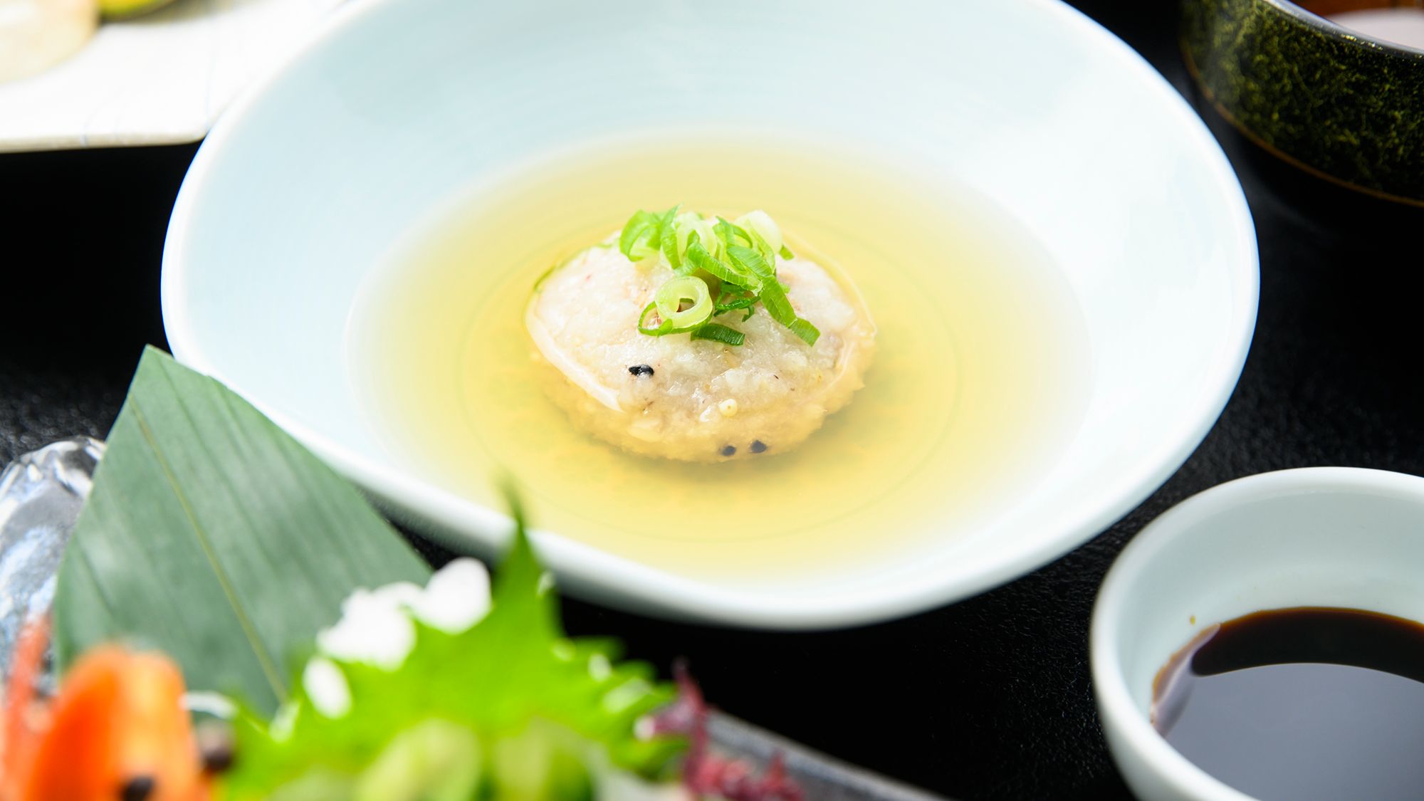 素材の持ち味を引き出した澄んだお出汁が、心までやさしく温めます。
