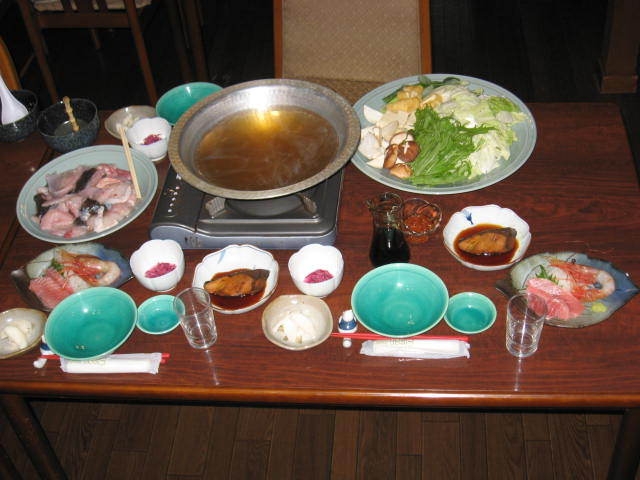かるめの食事２食付、早くもクワガタが取れました、昨年は取れなったカブトムシが１匹取れた