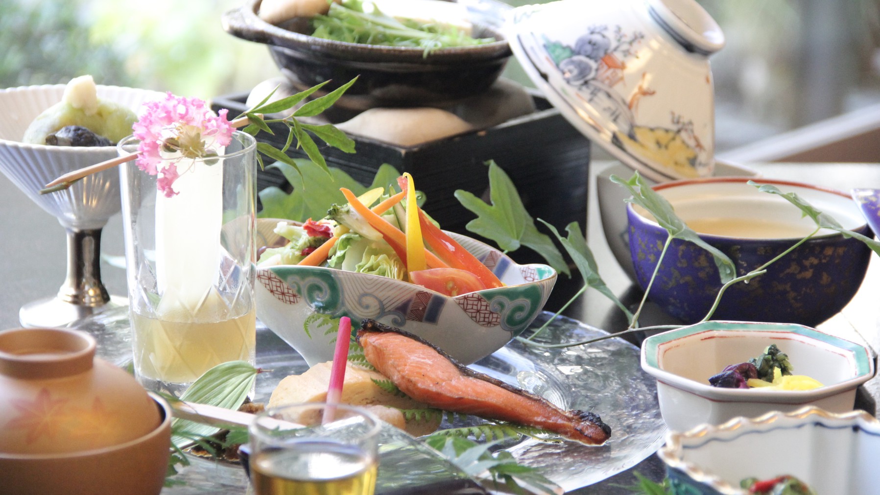 地元食材をふんだんに使ったボリューム満点の和定食をどうぞ！