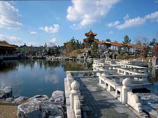 日本最大級の中国庭園”燕趙園”は当館より車で15分