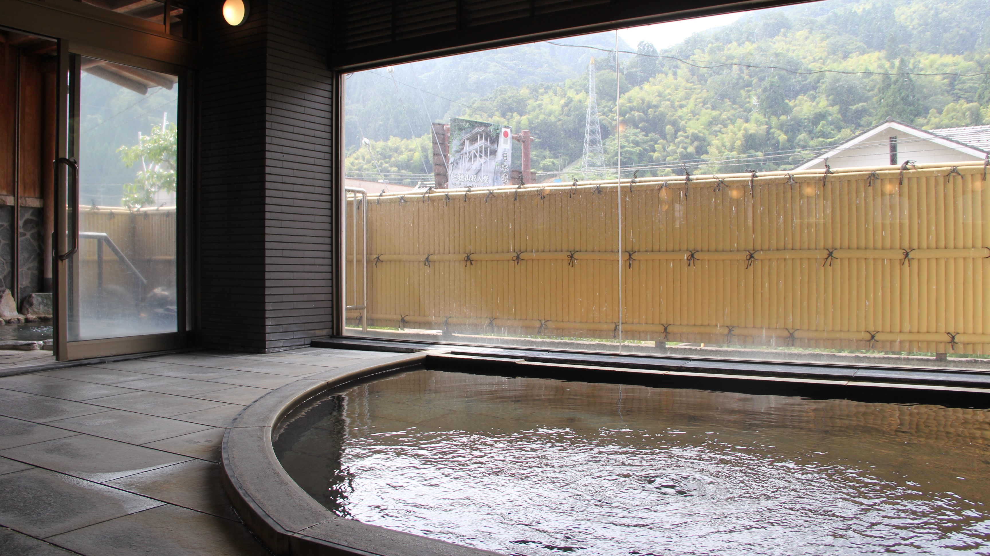 【男性大浴場】ラジウム温泉にゆっくりと浸かって日頃の疲れを癒して下さい！　
