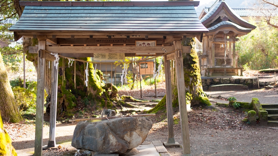 三朝神社　手水舎