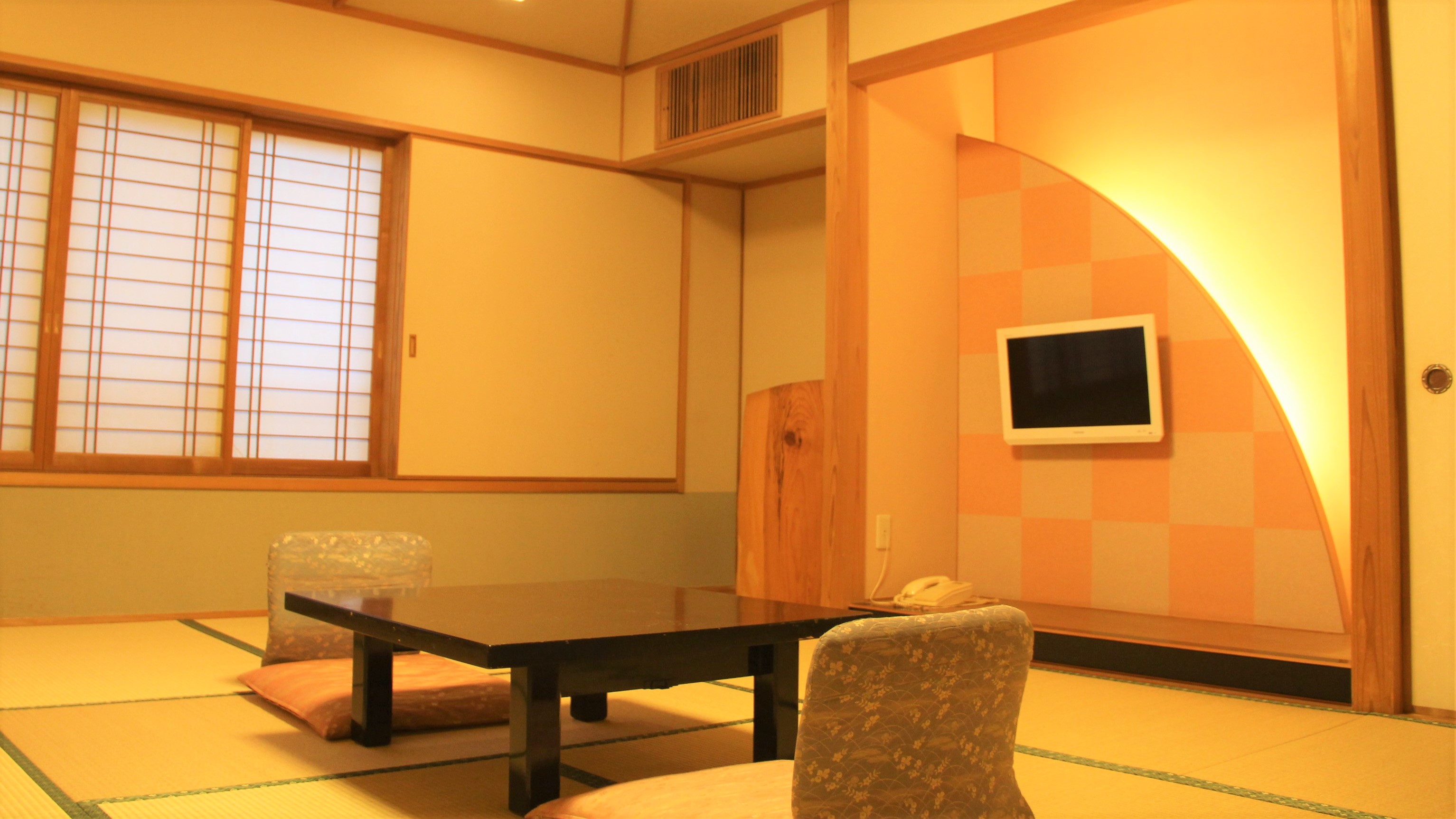 【和風モダン客室/禁煙】（さくら）　8畳バス無トイレ付のお部屋　テレビは壁掛けです。
